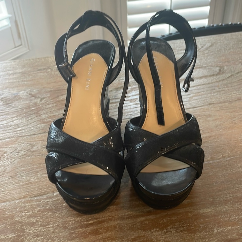 Gianni Bini platform sandals